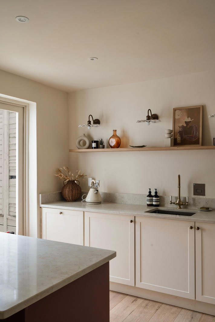 oakham-alabaster-white-antique-red-3