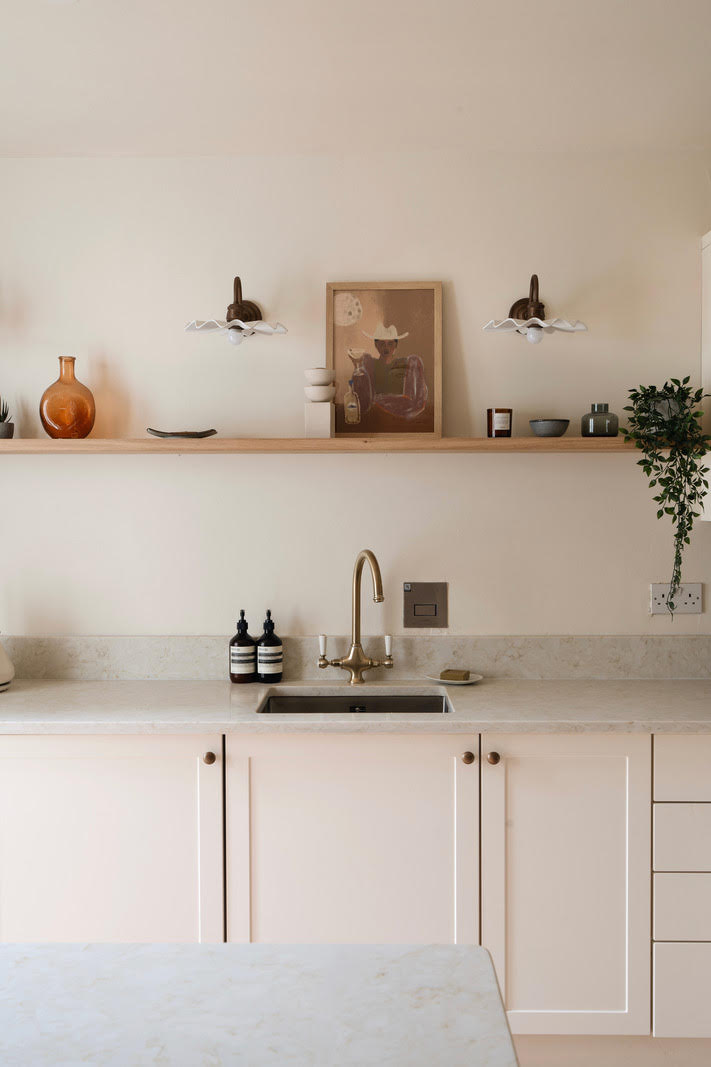 oakham-alabaster-white-antique-red-4