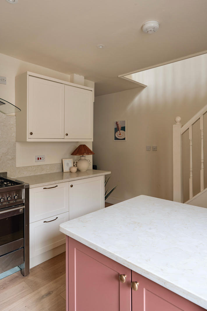 oakham-alabaster-white-antique-red-6