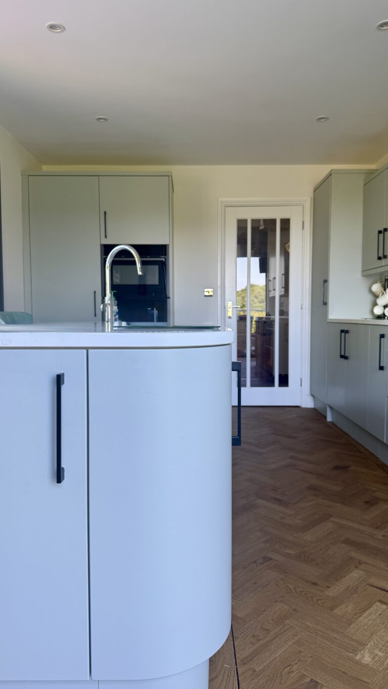 venice-pistachio-green-calcatta-gold-quartz-4